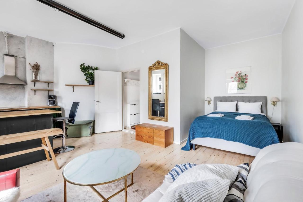 Wehost Modern Kitchen Studio With Bright Colours Leilighet Helsingfors Eksteriør bilde