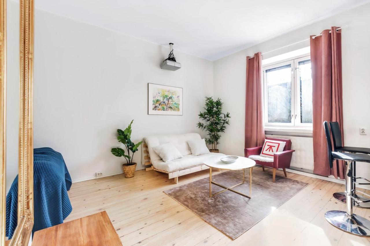 Wehost Modern Kitchen Studio With Bright Colours Leilighet Helsingfors Eksteriør bilde