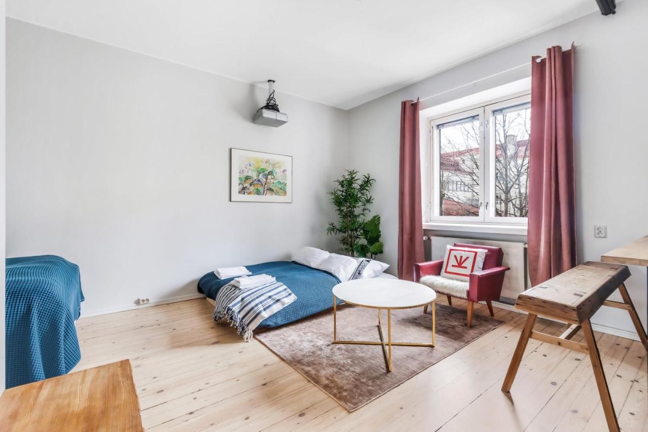 Wehost Modern Kitchen Studio With Bright Colours Leilighet Helsingfors Eksteriør bilde