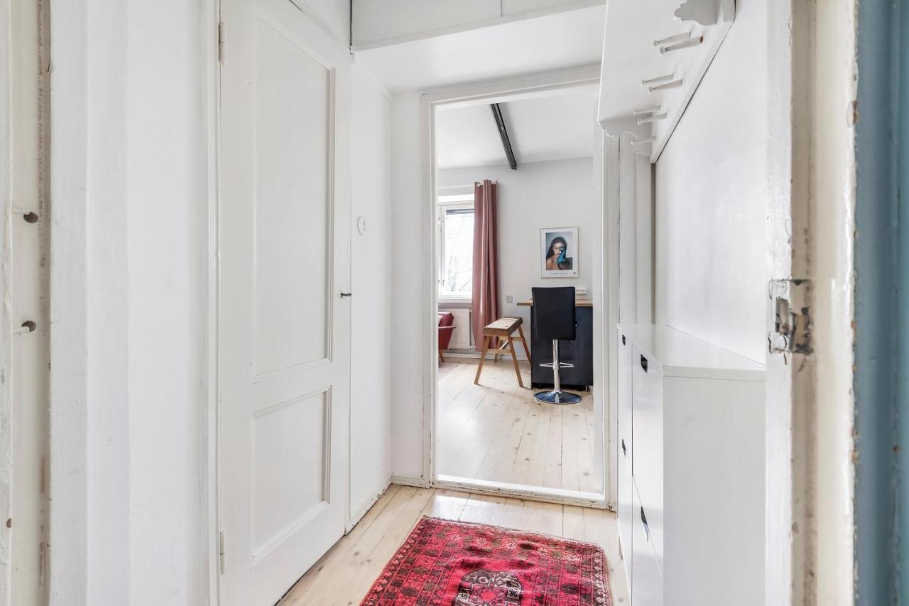 Wehost Modern Kitchen Studio With Bright Colours Leilighet Helsingfors Eksteriør bilde